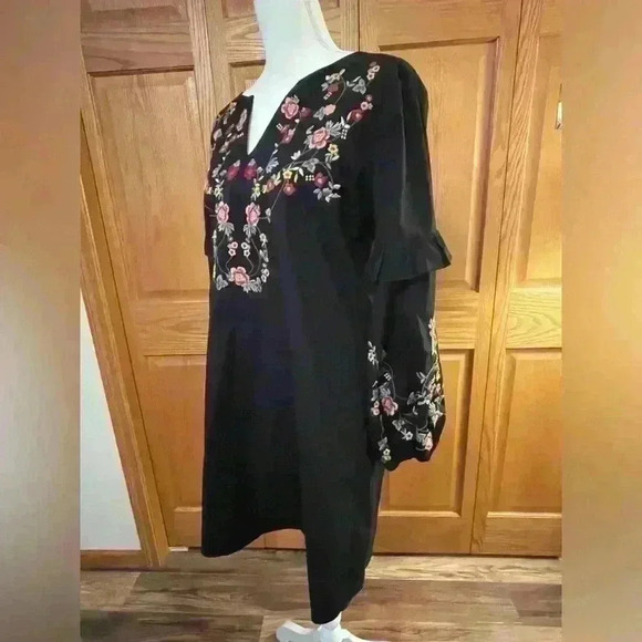 Braeve Black Embroidered Boho Floral Ruffle Split Neck Dress Womens Size Medium - Picture 2 of 13
